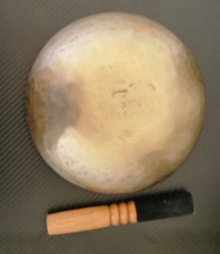 Namaste 8.25” High Quality Hand Hammered Singing Bowl with Mallet & Ring Cushion