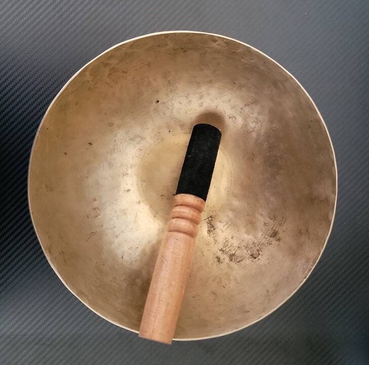 Namaste 8.25” High Quality Hand Hammered Singing Bowl with Mallet & Ring Cushion