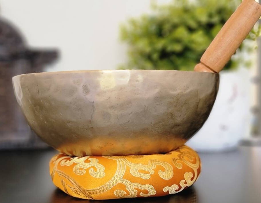 Namaste 8.25” High Quality Hand Hammered Singing Bowl with Mallet & Ring Cushion