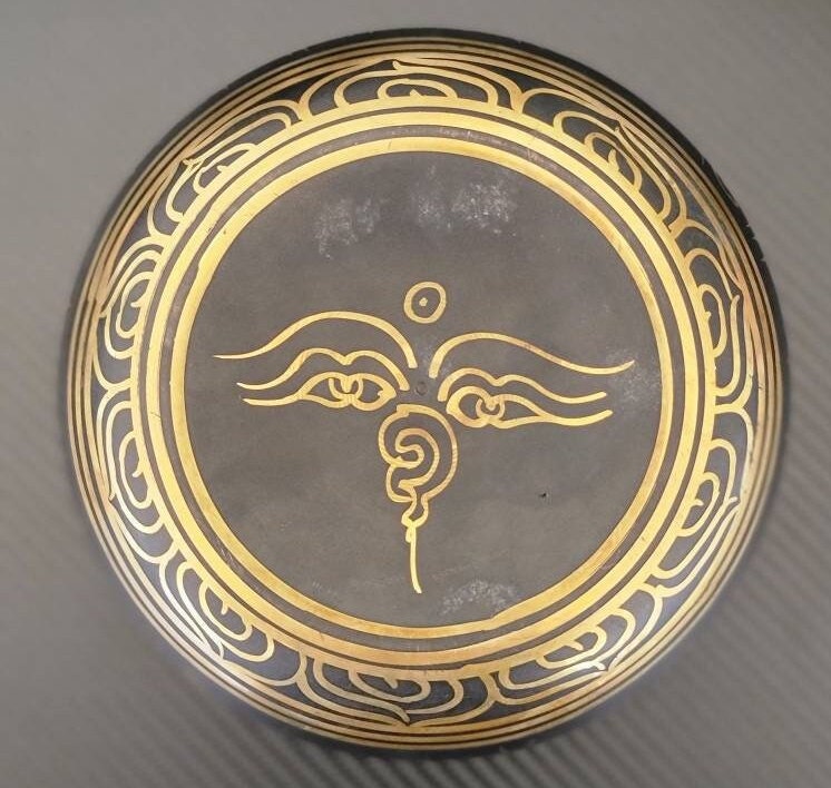 Namaste 6" Buddha Carved Etched and 8 Auspicious signs/ Tashi Tage carved Etched Singing Bowl with Mallet