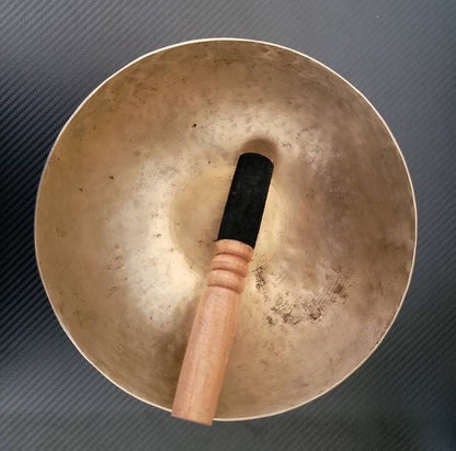 Namaste 8.25” High Quality Hand Hammered Singing Bowl with Mallet & Ring Cushion