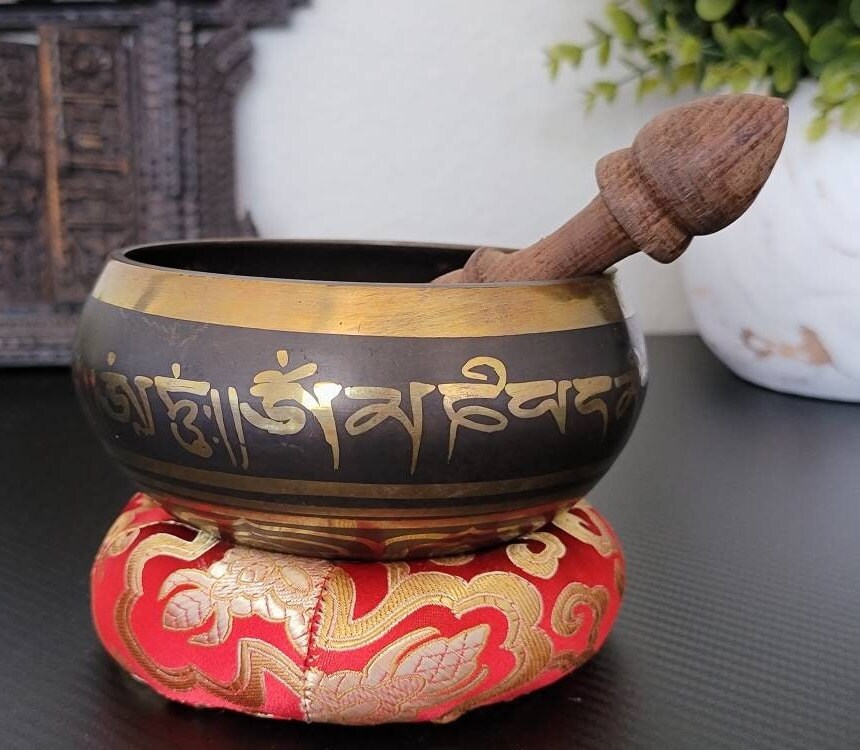 Namaste Hand etched with Om Mani Padme Hum mantra Singing Bowl with Mallet
